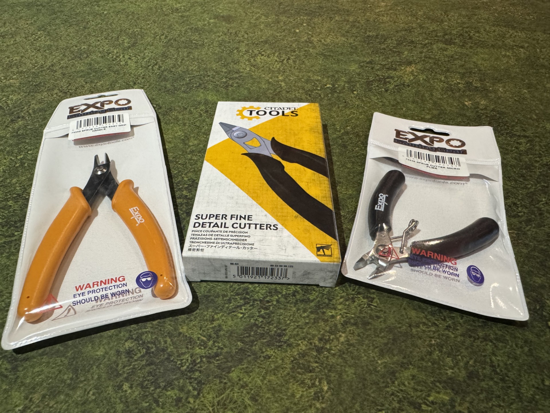 EXPO sprue cutters and modelling tools for removing miniature parts from sprues
